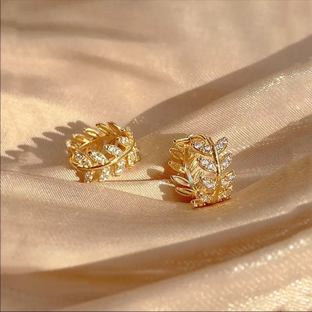 New 💫Gold Plated Leaf Huggie Hoop Earrings - Picture 3 of 4